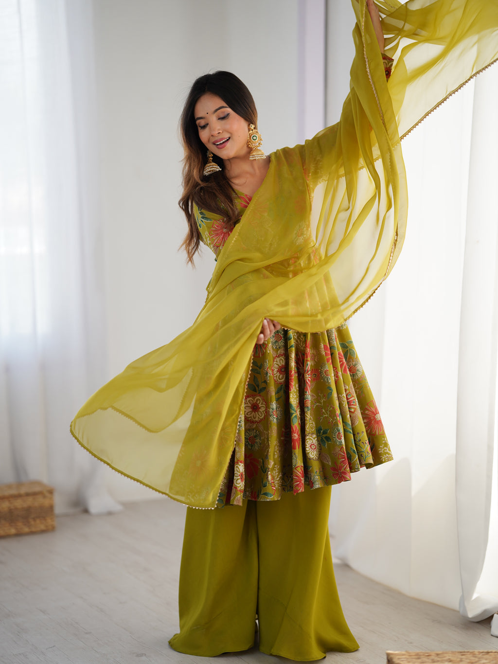 Mahendi romansilk chanderi Sharara Set