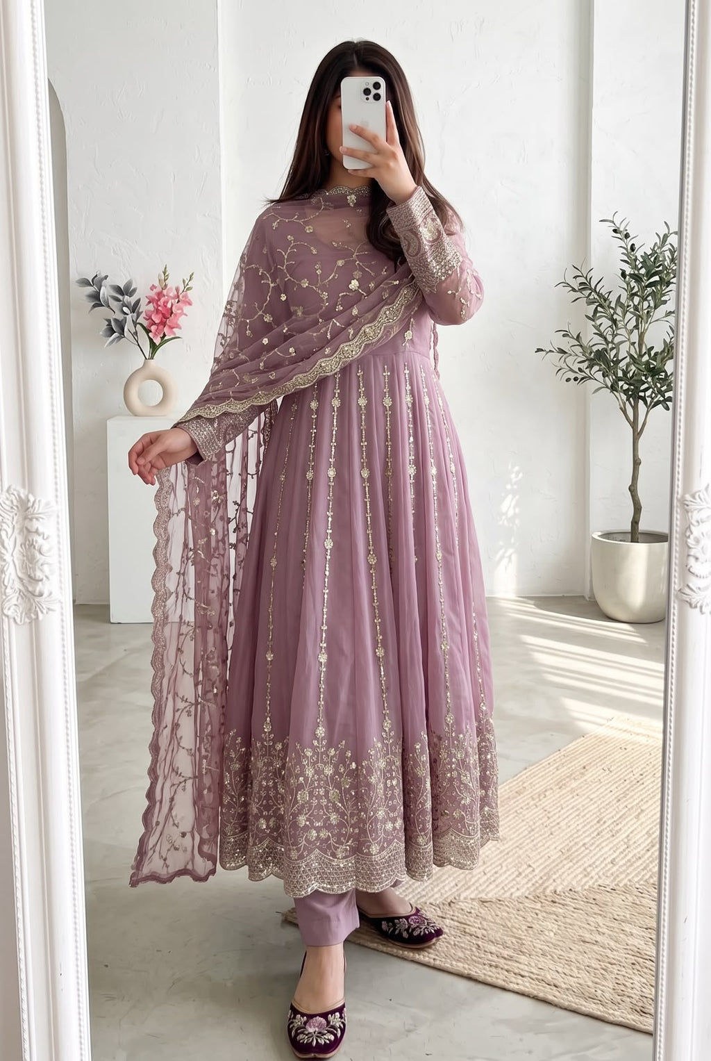 Mahima Tredning Fandy Silk Embroidery Anarkali
