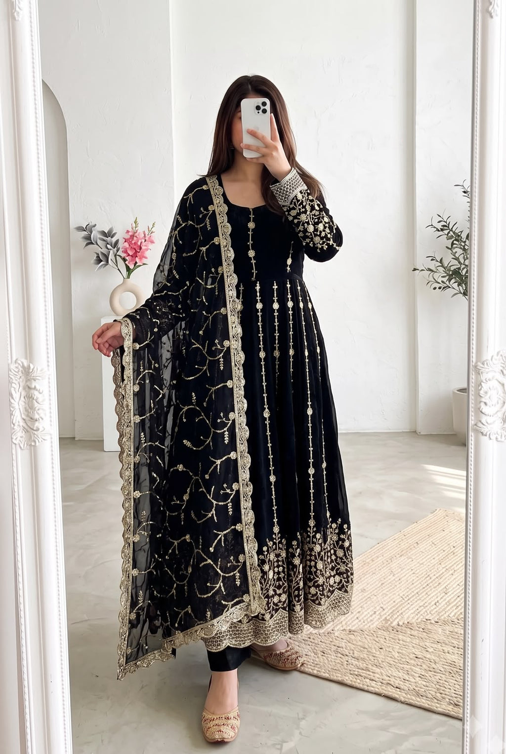 Mahima Tredning Fandy Silk Embroidery Anarkali